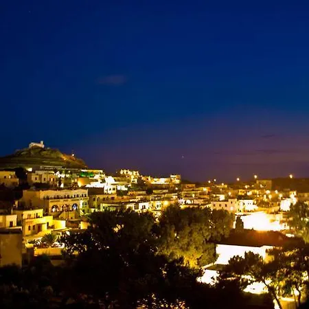 Village Twins 1 3* Íosz